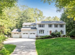 9 Papoose Trl, Andover, NJ 07821