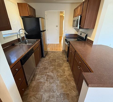5th image of 6115 S Kelly Ave