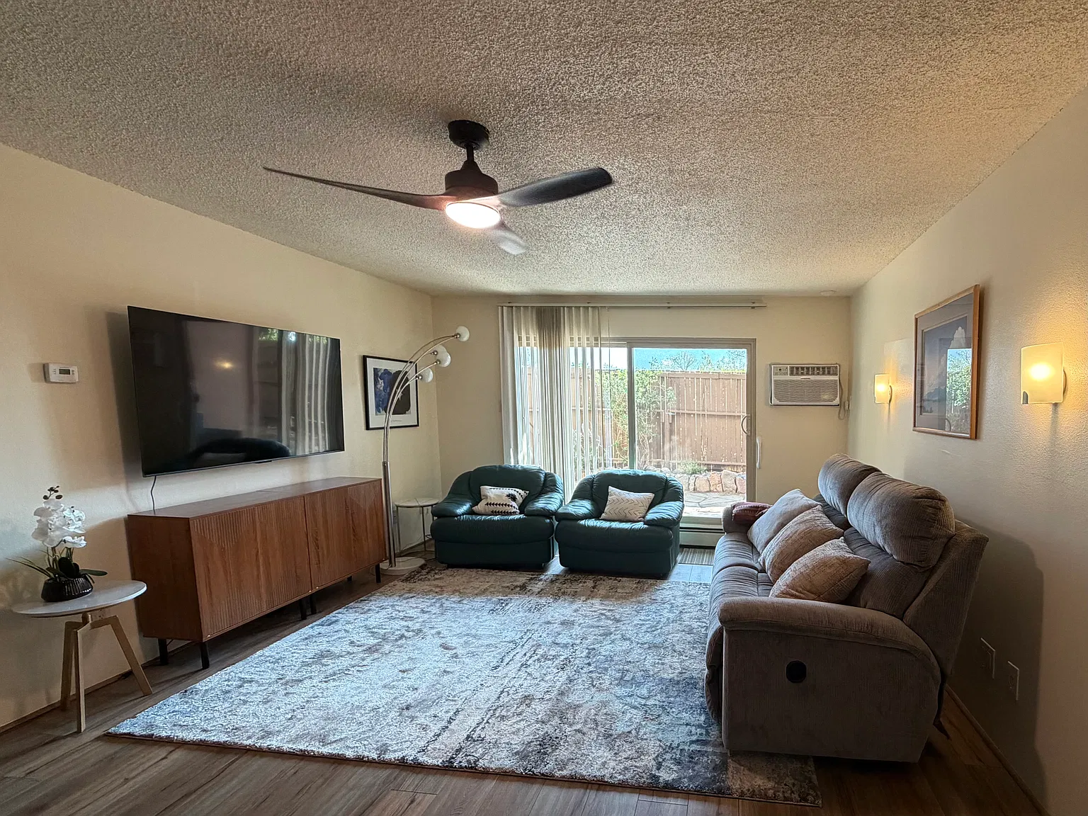 2 bed, 860 sqft, $2,250 — Photo 2