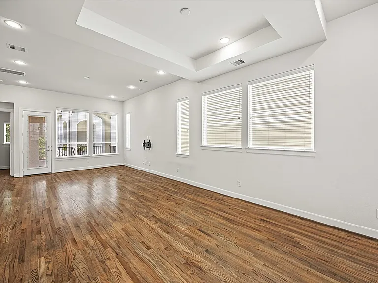 719 Leverkuhn St — Photo 18
