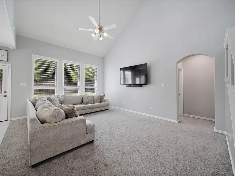 26028 Hasting Ridge Ln — Photo 8