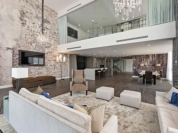 3rd image of 1100 E Biscayne Blvd #3507