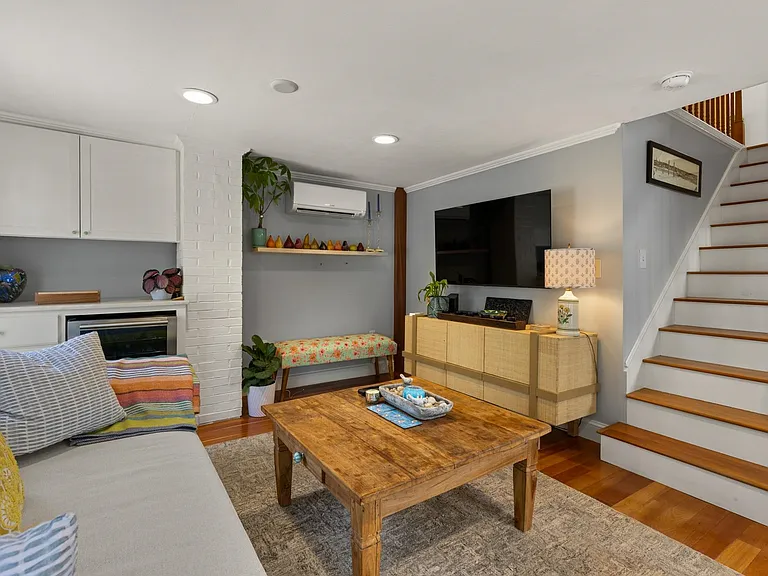 18 Walden St — Photo 8