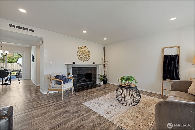 5th image of 1709 36th Street SE