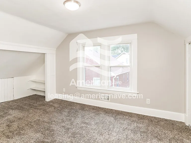 1352246_009_main_bedroom_8.jpg