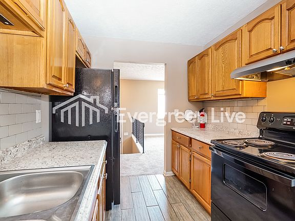 5th image of 2645 Diane Pl