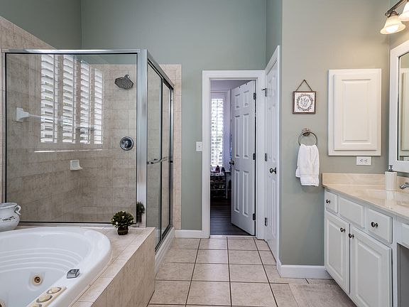5th image of 2944 Riverwood Dr