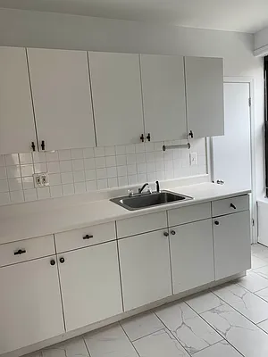 Rented by Salon Realty Corp | media 17