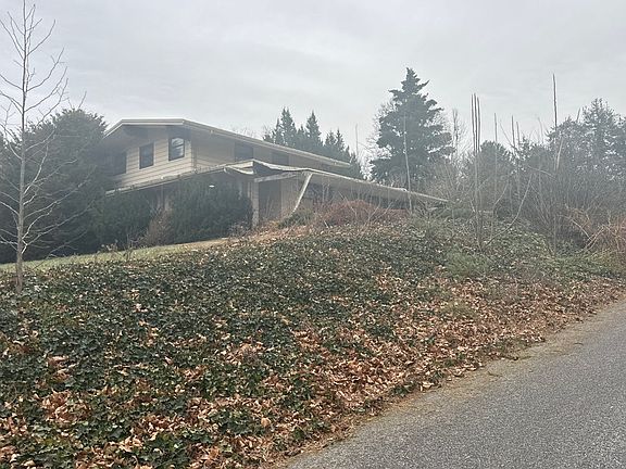 2nd image of 466 Country Club Rd