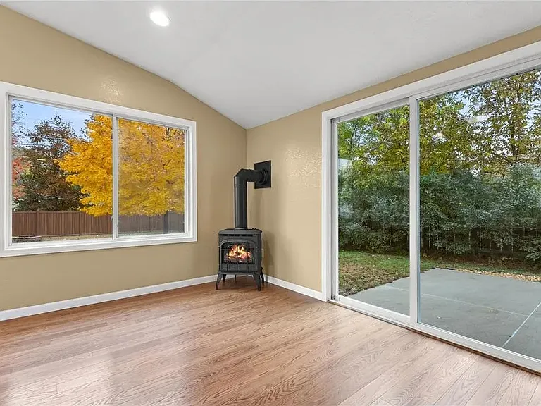 16546 Foliage Ave — Photo 4