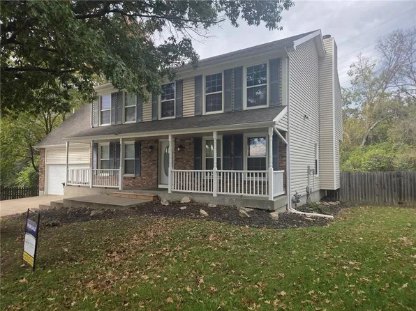 3715 SW Kimstin Cir, Blue Springs, MO 64015
