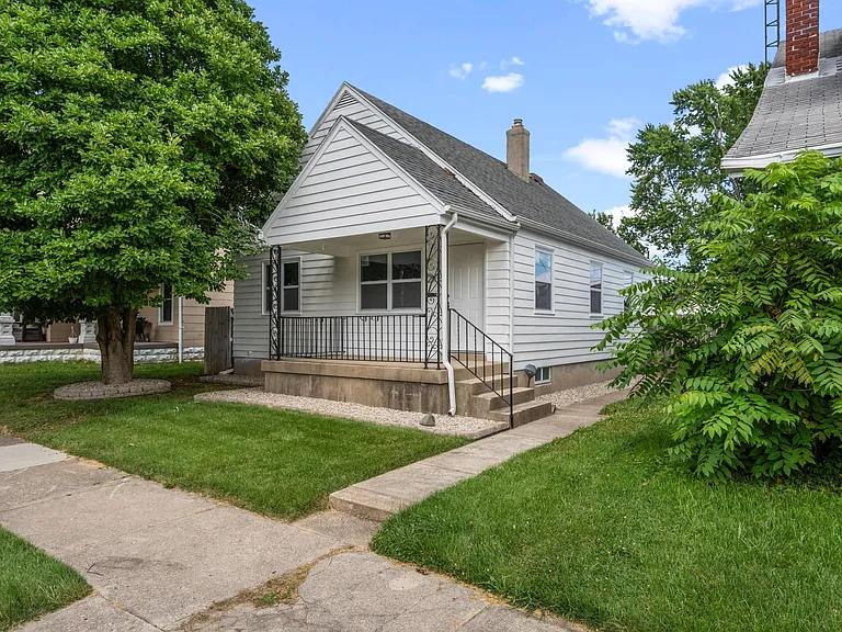 1210 Arbor Ave — Photo 1