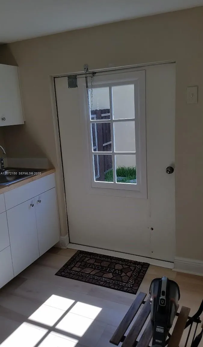 Studio, 1.0 bath, $1,200 — Photo 2
