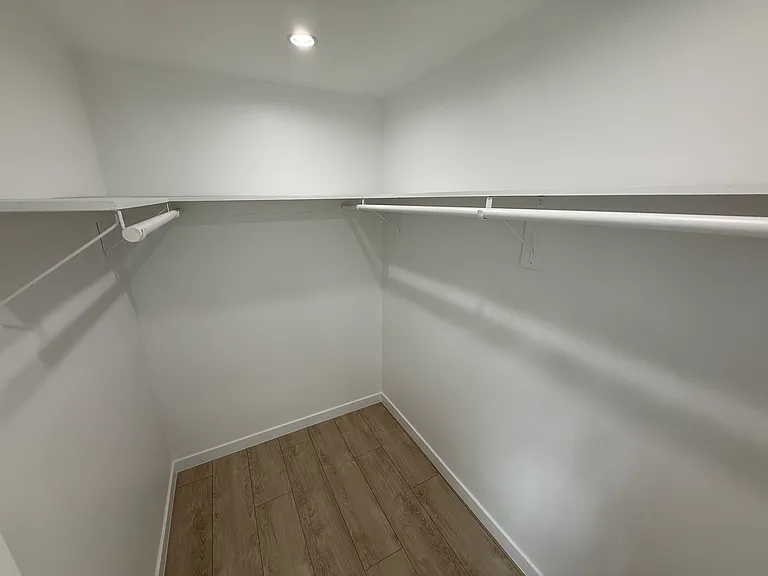 16918 Bassett St — Photo 15