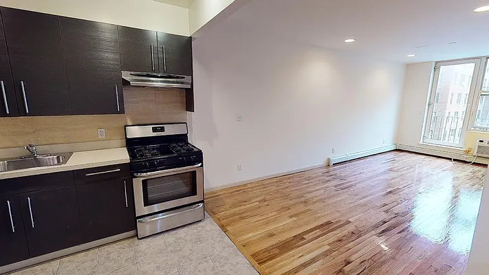 Rented by Metro Garden Realty NYC | media 2