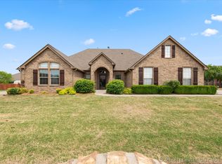330 Hill Dr, Bartlesville, OK 74006