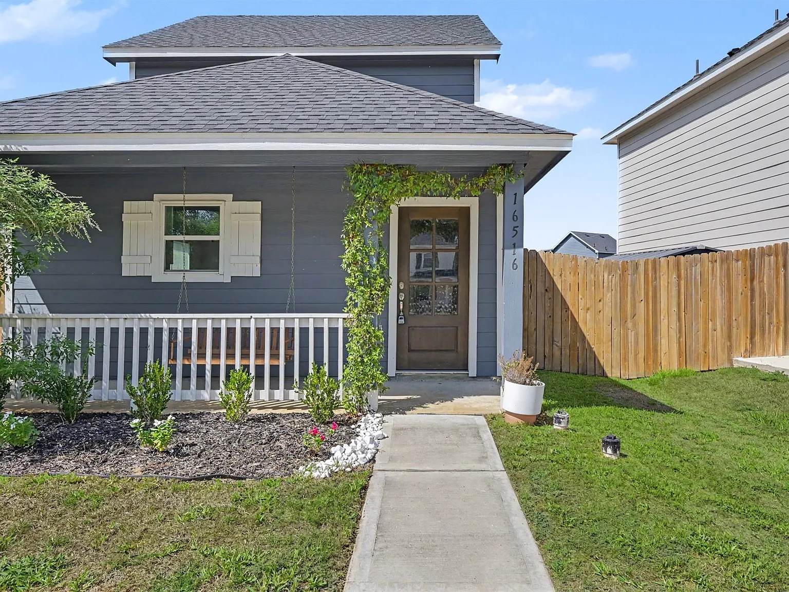 3 bed, 2.0 bath, 1120 sqft, $1,400 — Photo 3