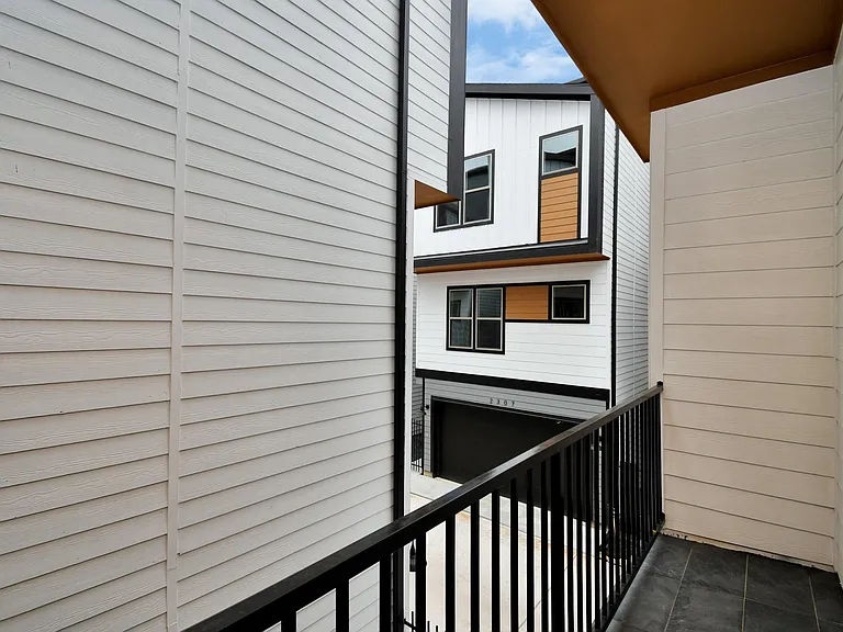 2313 Eagle St — Photo 15
