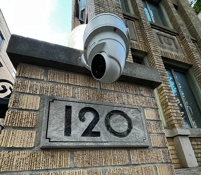 1 bed, 560 sqft, $900 — Photo 2