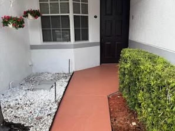 701 SW 148th Ave APT 108