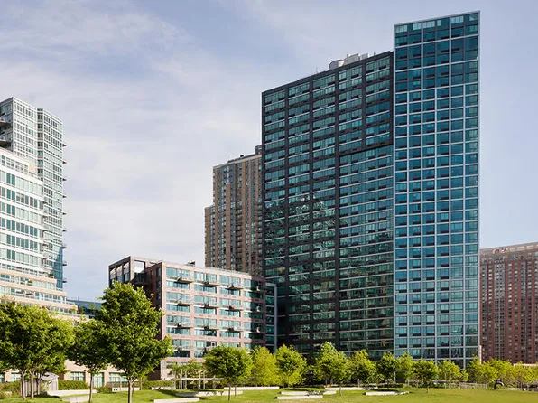 4720 Center Boulevard image 14 of 15