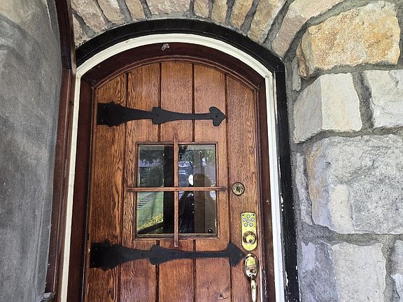 4th image of 306 Lincoln Dr