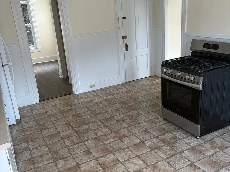 458 Notre Dame Ave #2F — Photo 8