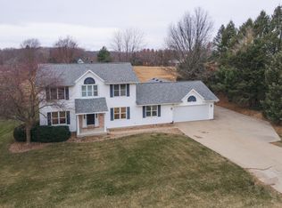 2207 Ladue Ln, Bloomington, IL 61705