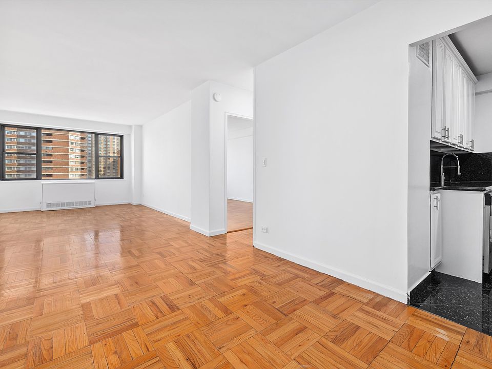 1st image of 320 E 23rd St APT 15M