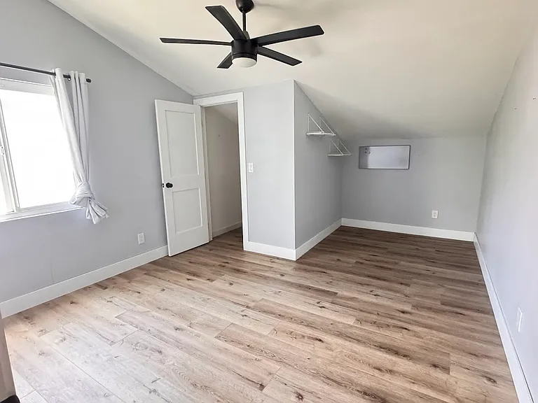 4270 Rous St — Photo 3