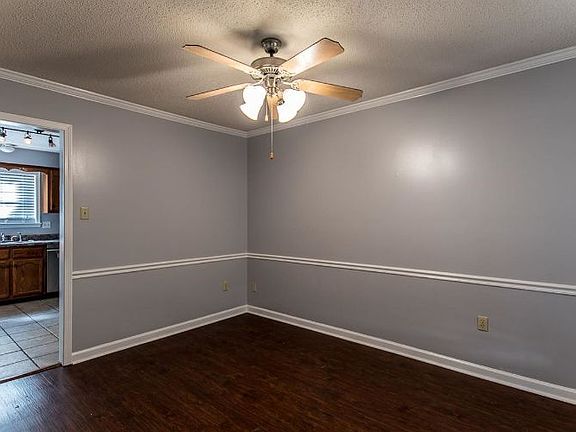 4th image of 2214 Oak Hollow Ln
