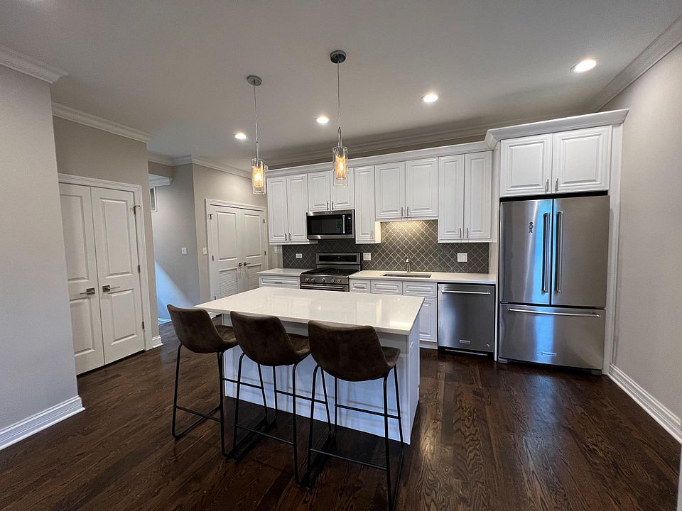 1st image of 1744 W Winnemac Ave #2