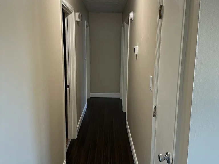 304 E Brown St — Photo 4
