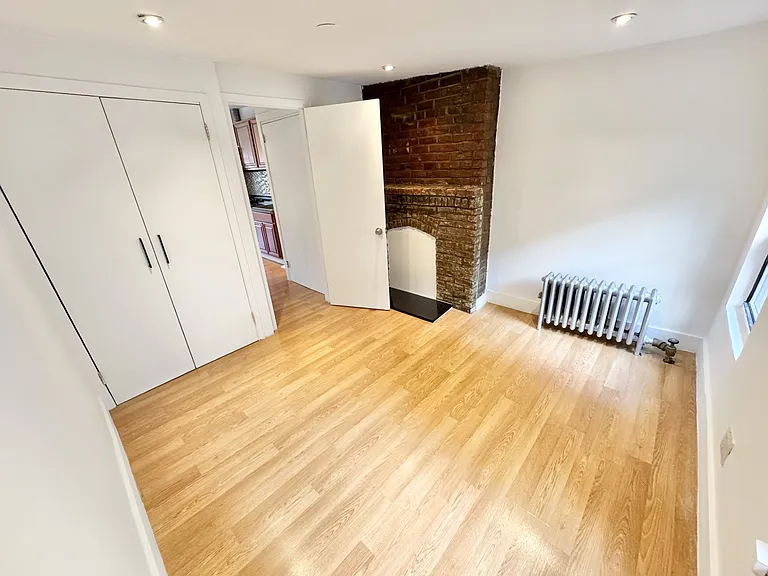 21 Jones St #18 — Photo 11