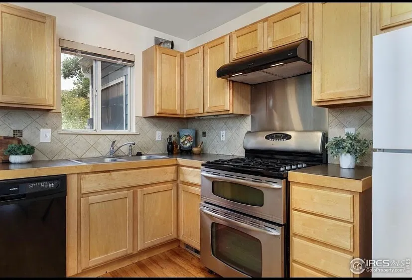 4 bed, 2.5 bath, 1847 sqft, $1,100 — Photo 3