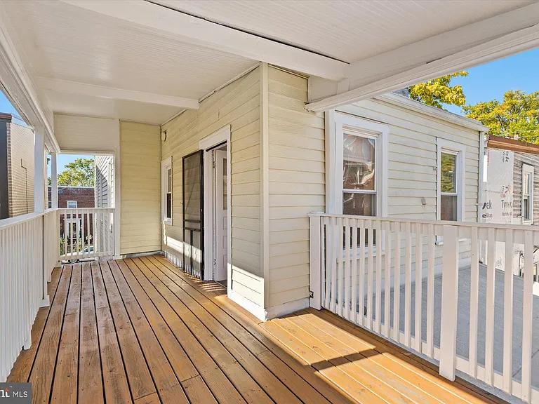 629 N Columbus St — Photo 25