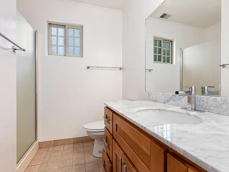3010 Southlake Dr — Photo 5
