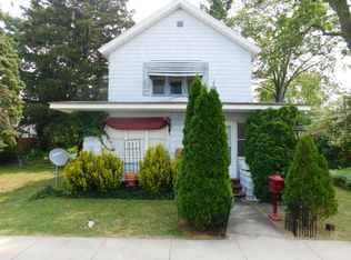 205 S Elm St, Three Oaks, MI 49128
