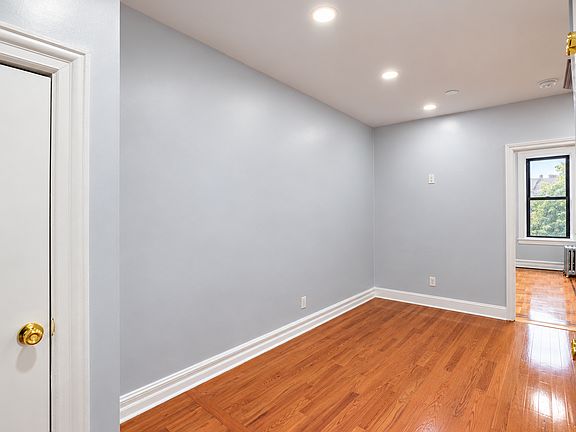 5th image of 161 E 52nd St #2F