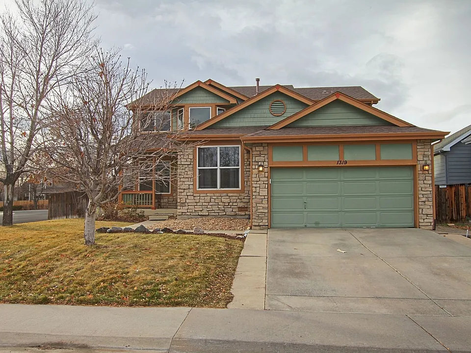 1319 Iris Cir