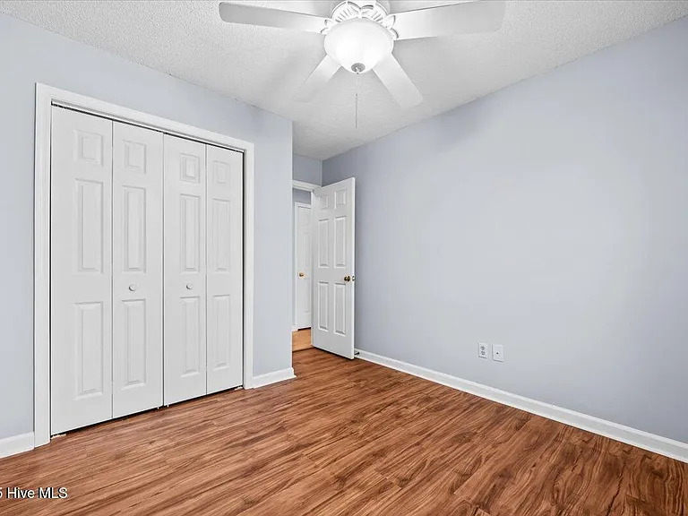 405 Spring Lake Dr — Photo 16