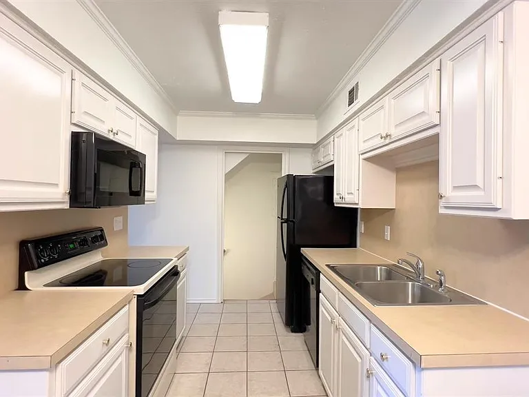 2626 Custer Pkwy #C — Photo 6