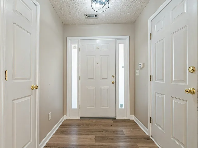 5755 Lakeview Cir — Photo 5