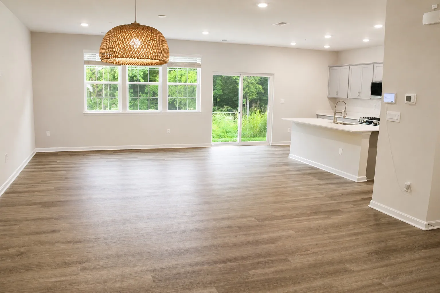 4 bed, 2.5 bath, 2313 sqft, $3,250 — Photo 4