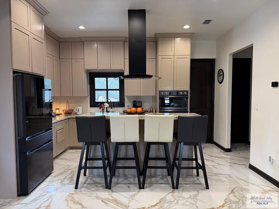 2nd image of 117 Park Ln E