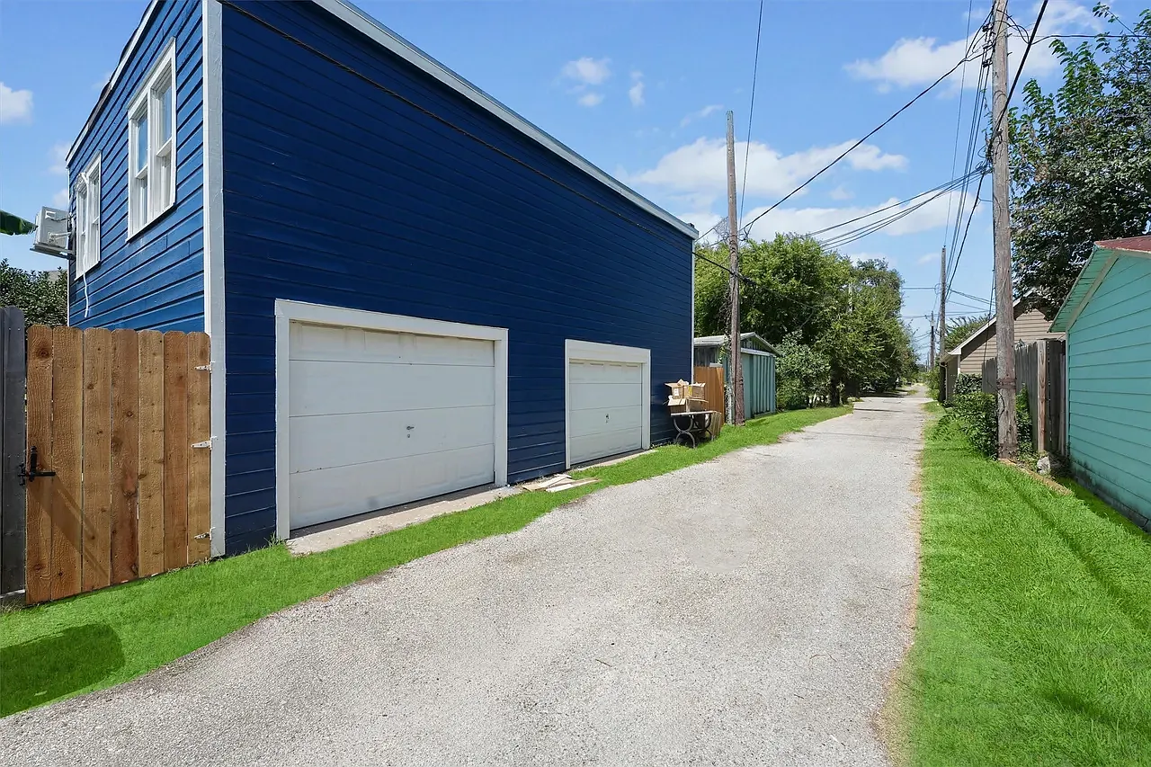 2 bed, 796 sqft, $1,700 — Photo 3
