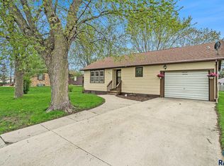 608 9th Ave SW, Pipestone, MN 56164