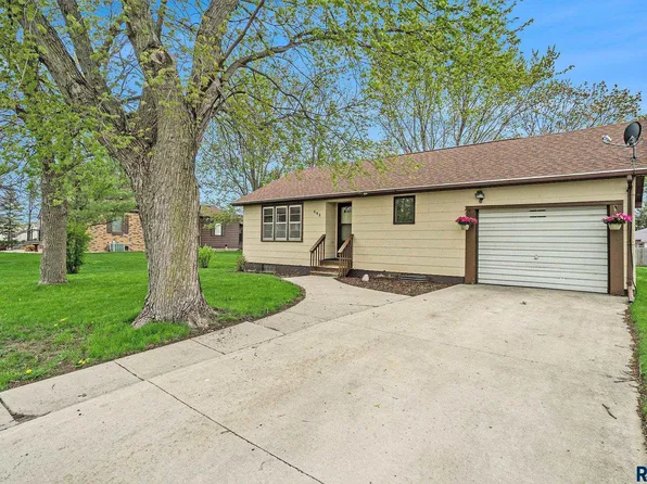 608 9th Ave SW, Pipestone, MN 56164