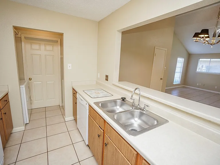 20143 Beechview Ln — Photo 13