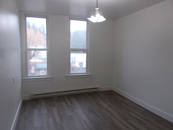 4th image of 409 S Main St #2